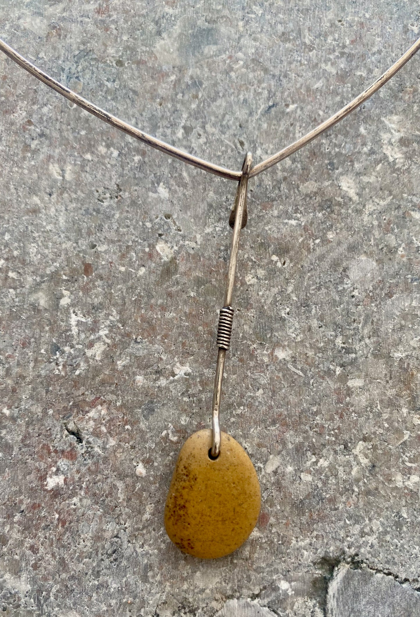 Vivianna Torun Bülow Hübe - Neckring with silver and natural stone pendant.
