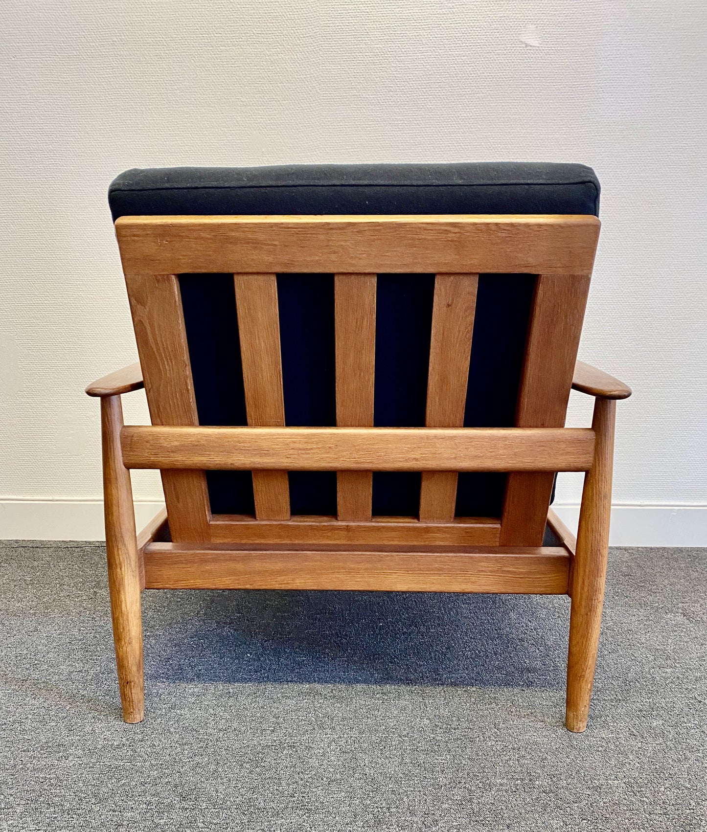 Set of 2 teak easy chairs