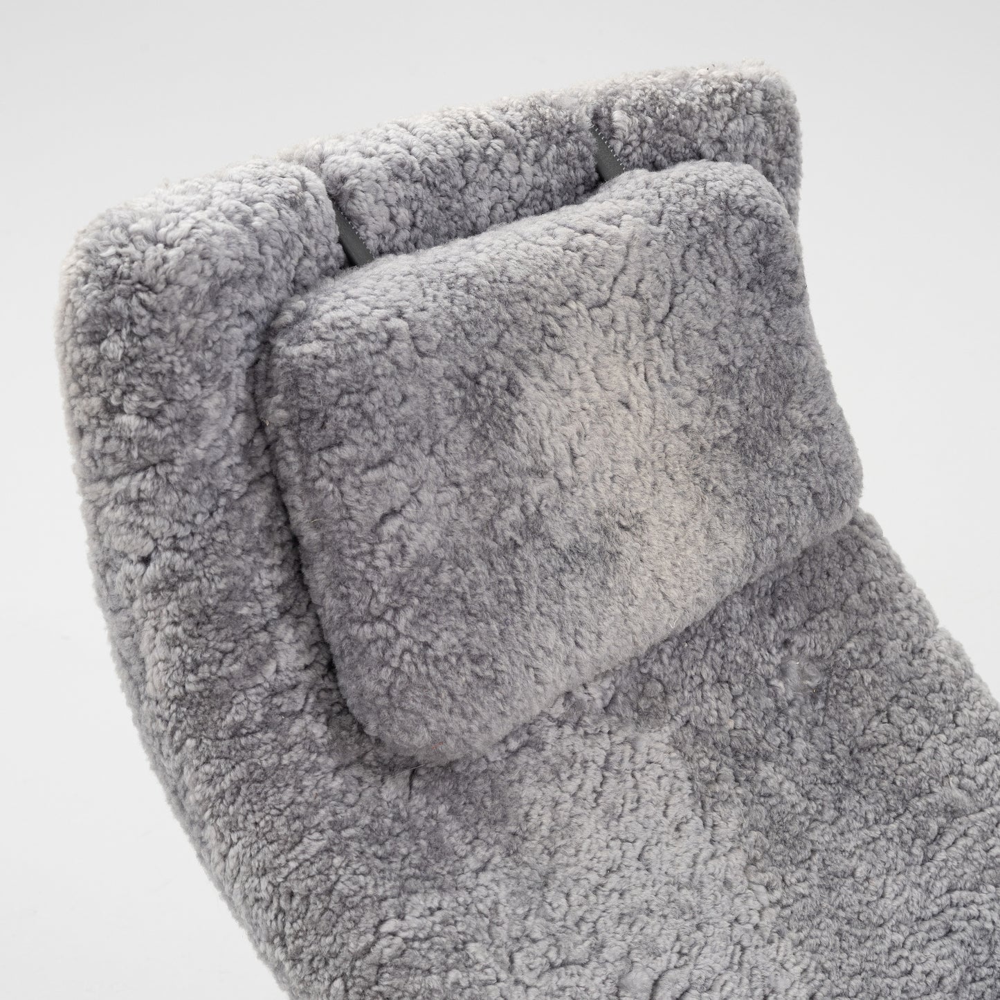 Bruno Mathsson - Sheepskin Pernilla 2 with foot stool