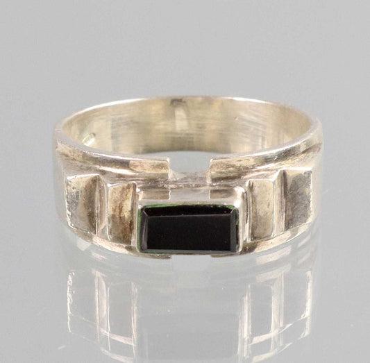 Art deco silver ring with onyx