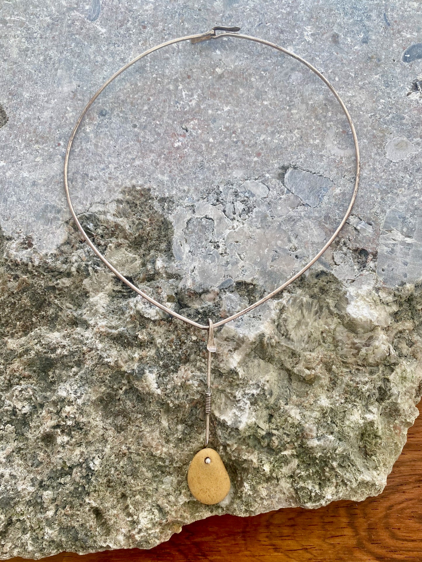 Vivianna Torun Bülow Hübe - Neckring with silver and natural stone pendant.
