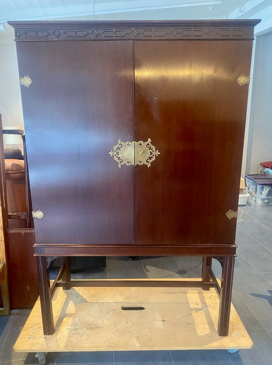 Bar cabinet