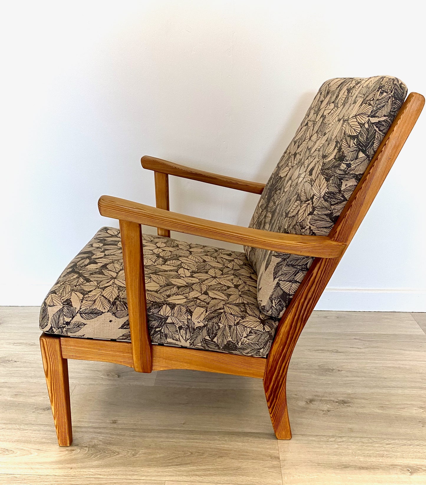 Carl Malmsten - Ett par furufåtöljer, Sportstugan.