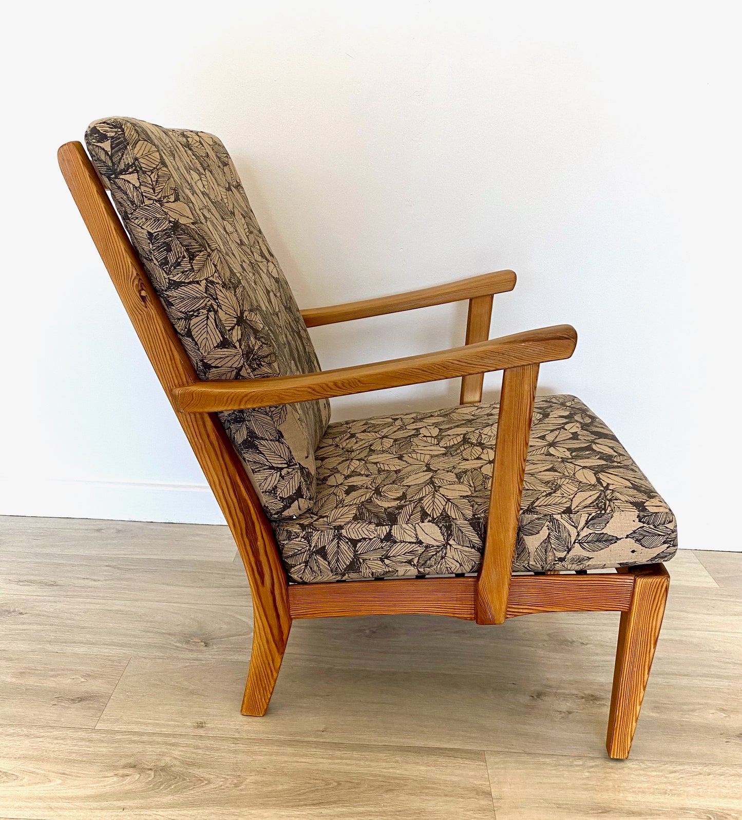 Carl Malmsten - Ett par furufåtöljer, Sportstugan.