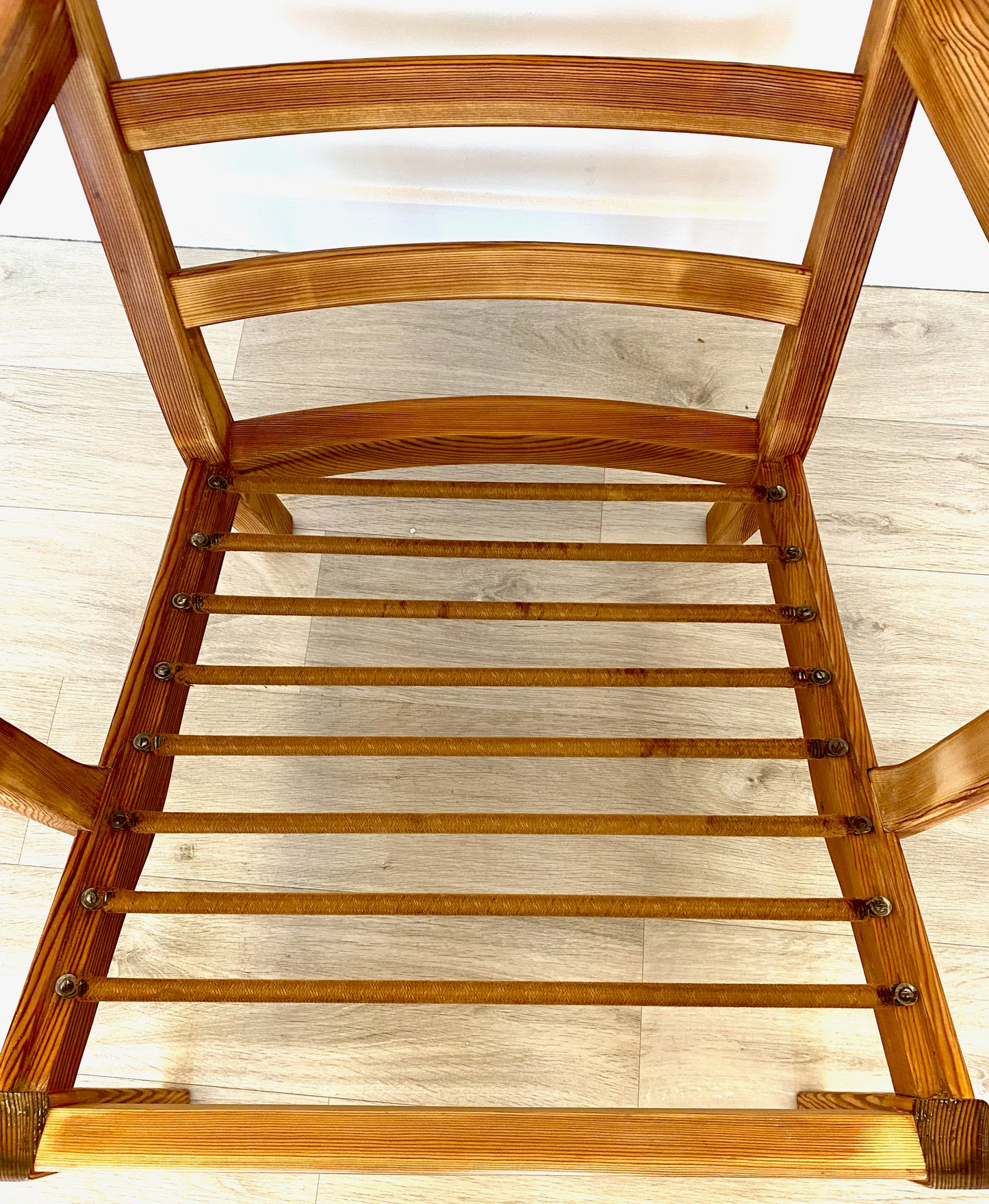 Carl Malmsten - Ett par furufåtöljer, Sportstugan.