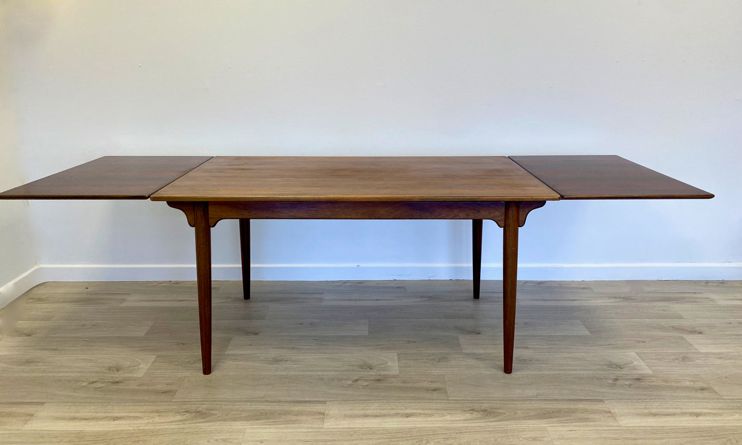 Gunni Omann - Dining table model no 765 (rosewood)