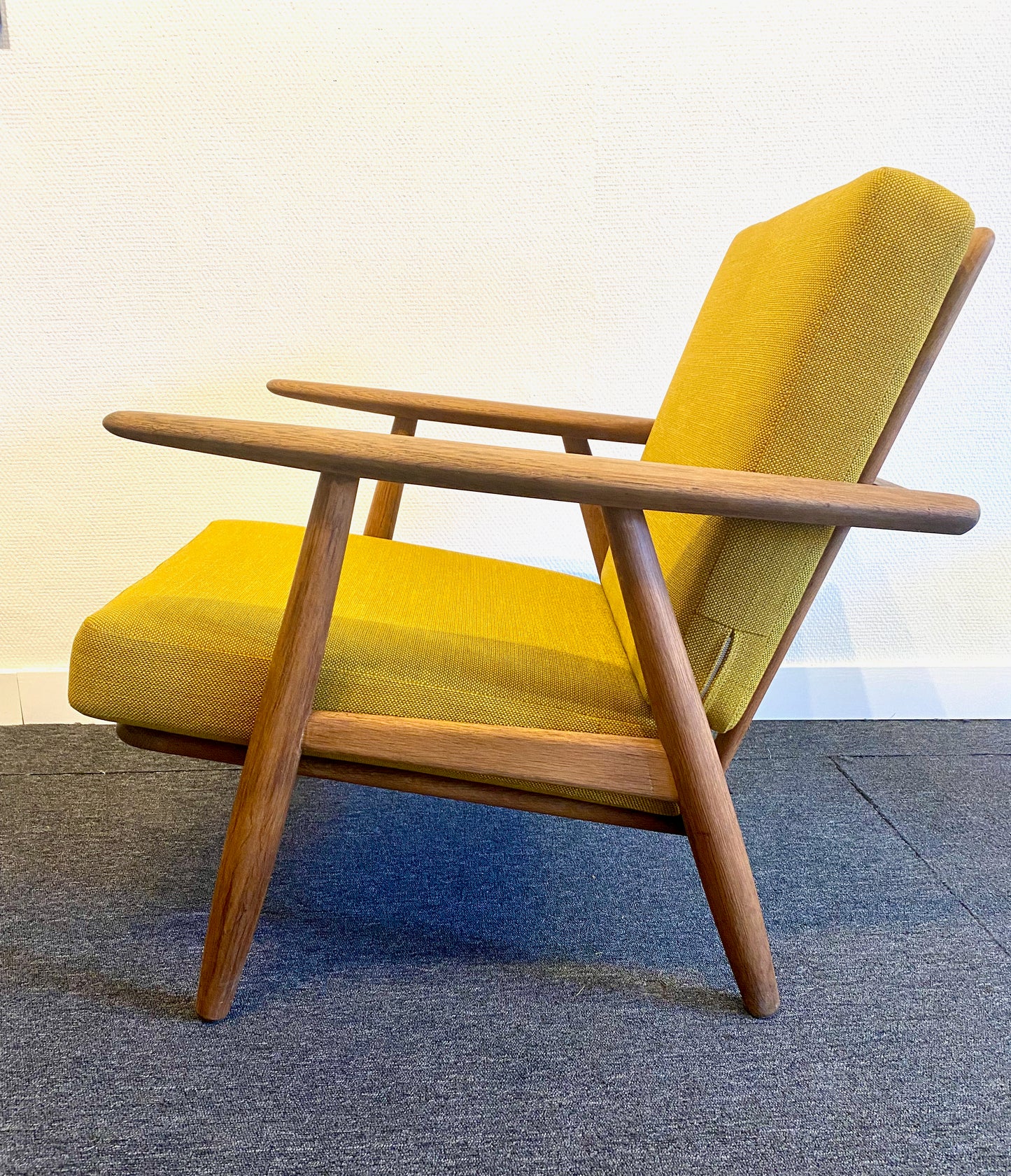 Hans Wegner, GE-240 *The Cigar", oak arm chair