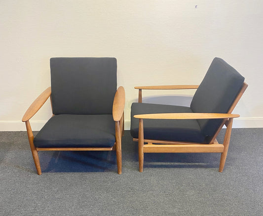 Set of 2 teak easy chairs