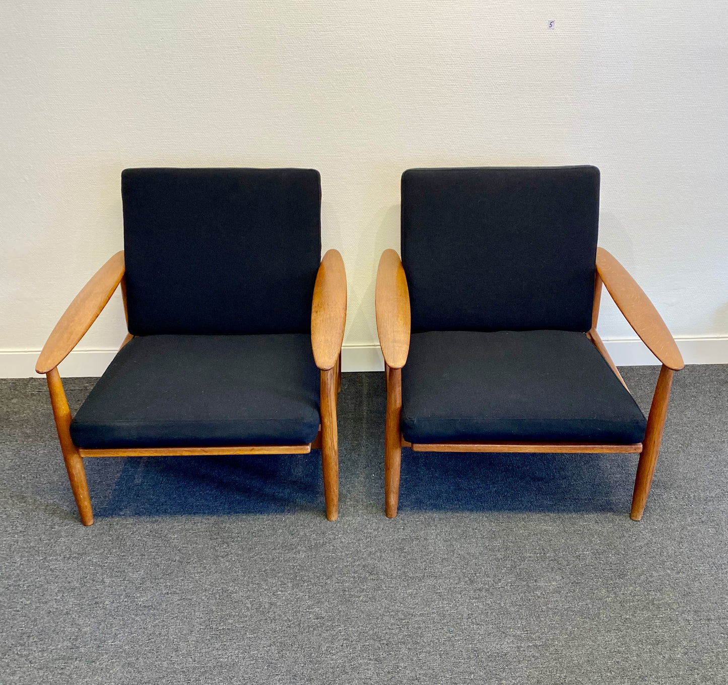 Set of 2 teak easy chairs