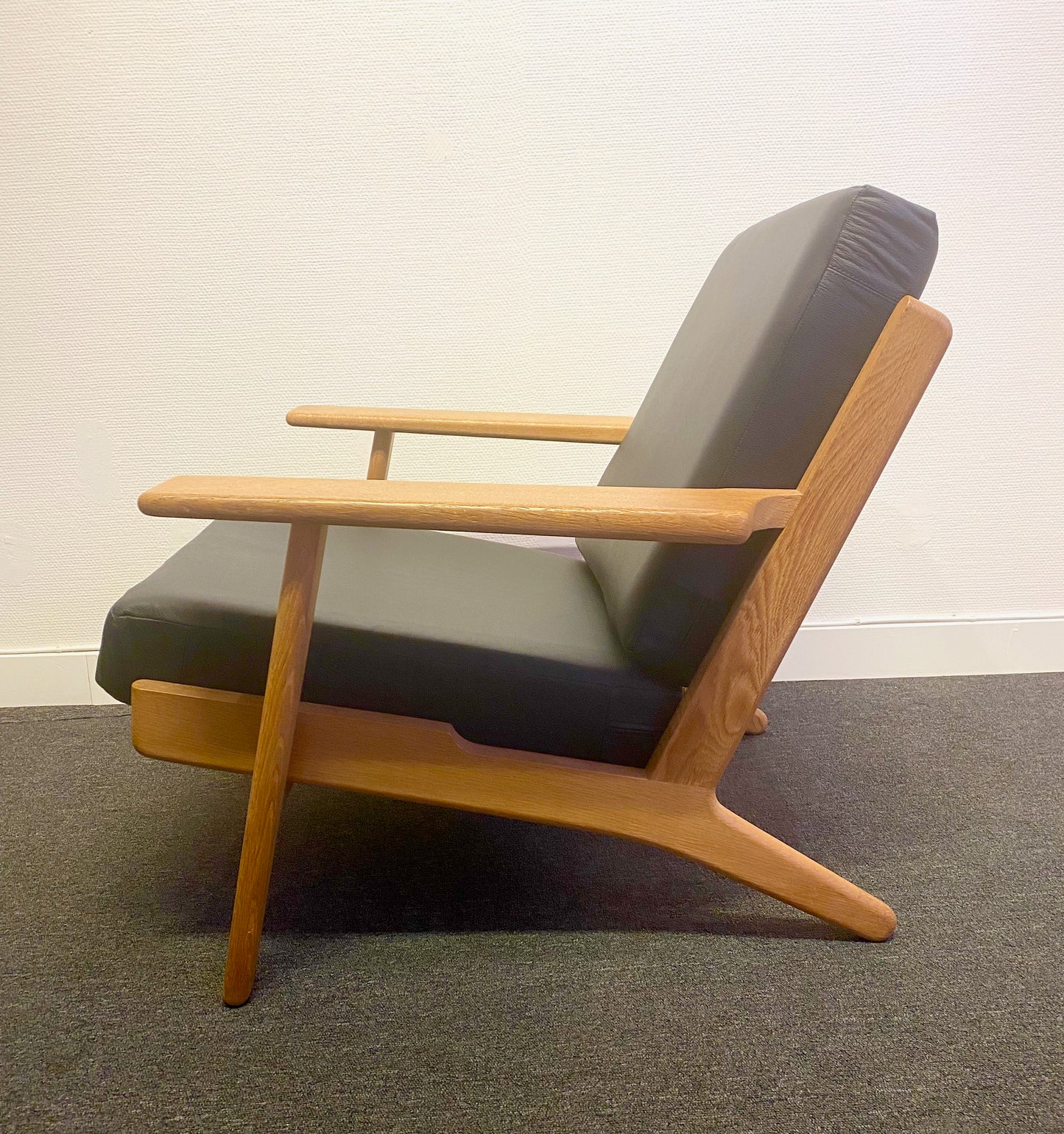 Hans Wegner - Lounge chair, model GE-290