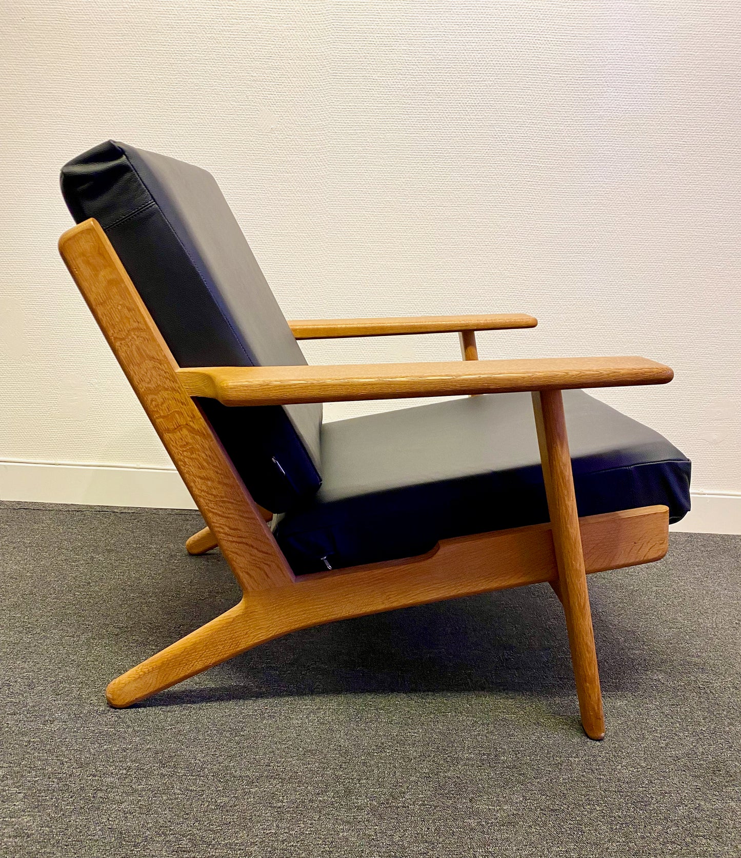 Hans Wegner - Lounge chair, model GE-290